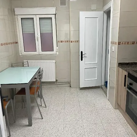 Centro De Con Acceso Domotizado Y Buenos Acabados דירה *
